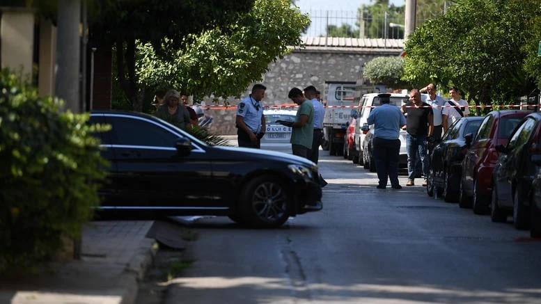 Συγκλονιστική μαρτυρία για το έγκλημα στο Ψυχικό: «Τον παρακολουθούσαν, είχα δει τον δράστη! Άκουσα την γυναίκα και την κόρη του να ουρλιάζουν και…» (βίντεο)